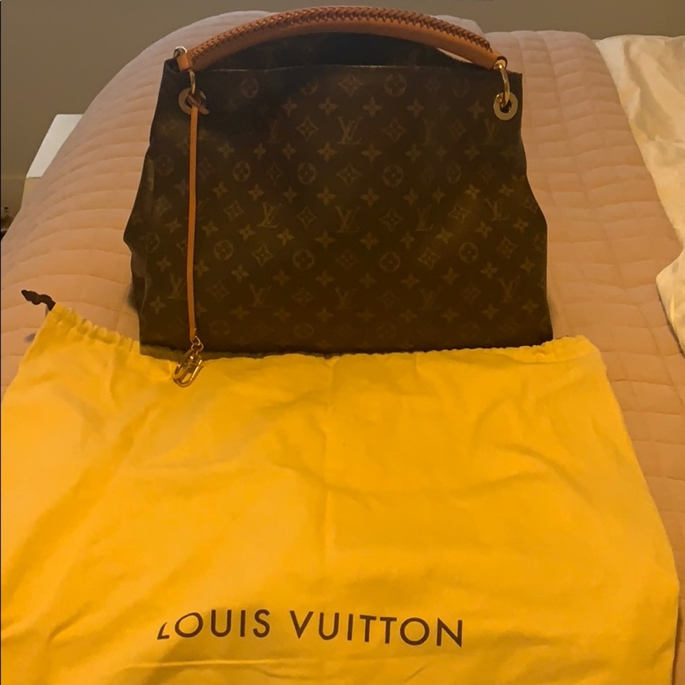 LV Artsy bag